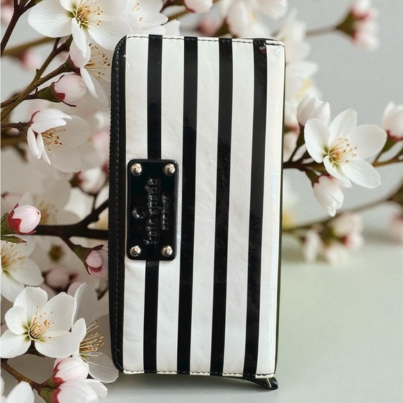 Kate Spade Wellesley Alessa Patent Leather Wallet. Excellent Condition. - Picture 14 of 15